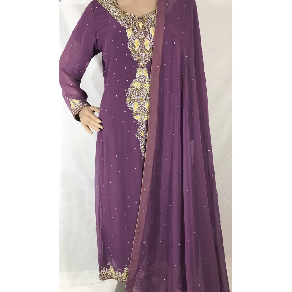 New!!! Pakistani 3 piece outfit.